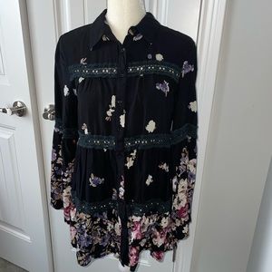 Floral bell-sleeve top